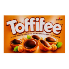 Цукерки з лісовим горіхом в карамельній чашечці з горіховим кремом і шоколадом Toffifee к/у 125г